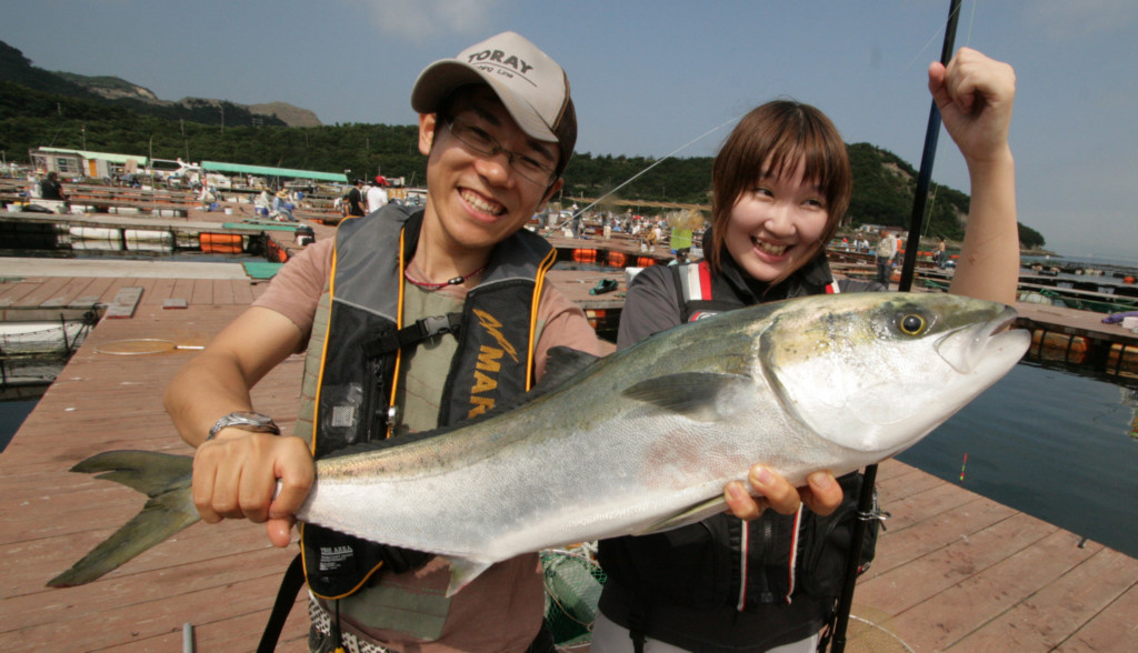 初心者必見 手ぶらで海上釣り堀デビューしよう １日の流れから釣り方までイラスト入りで徹底解説 ニュース つりそく 釣場速報