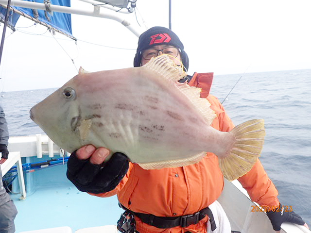 ビッグサイズに唖然！ 36.5cmの特大”カワハギ”が登場！ – ニュース