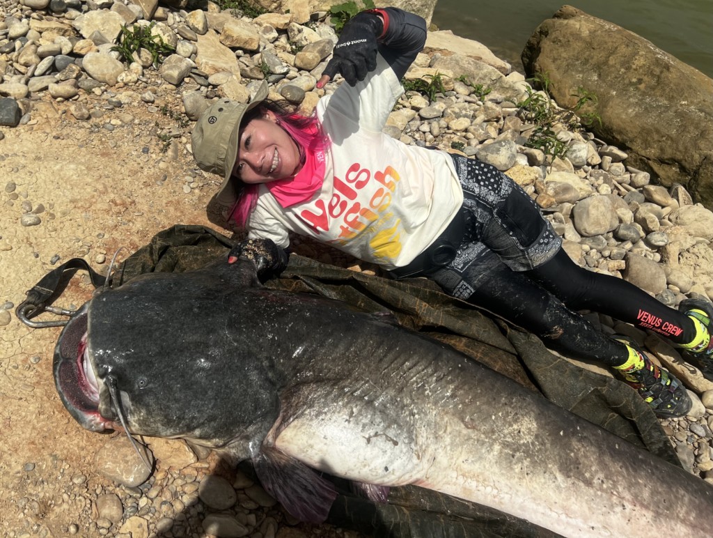 ナマズ 夢の怪魚をついにゲット】2m34cm（74kg）の「ヨーロッパオオナマズ」を